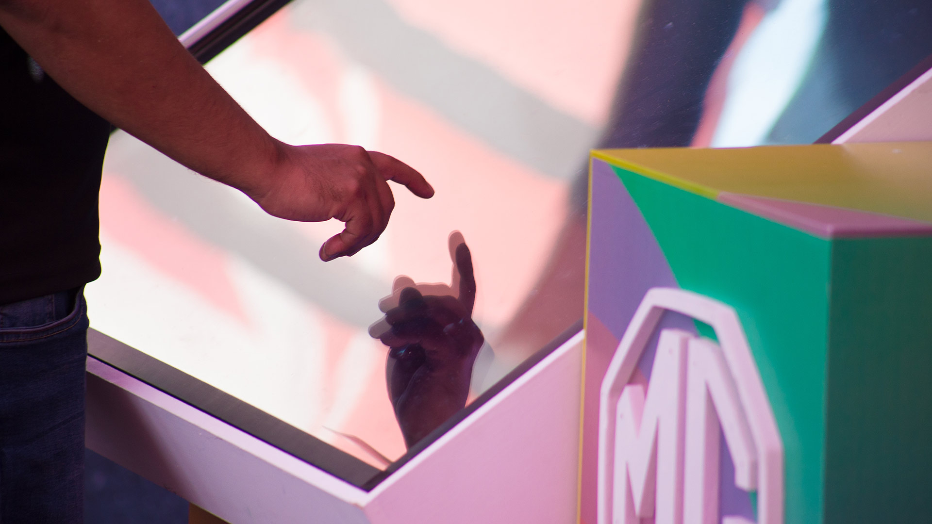 MG road show galería 20